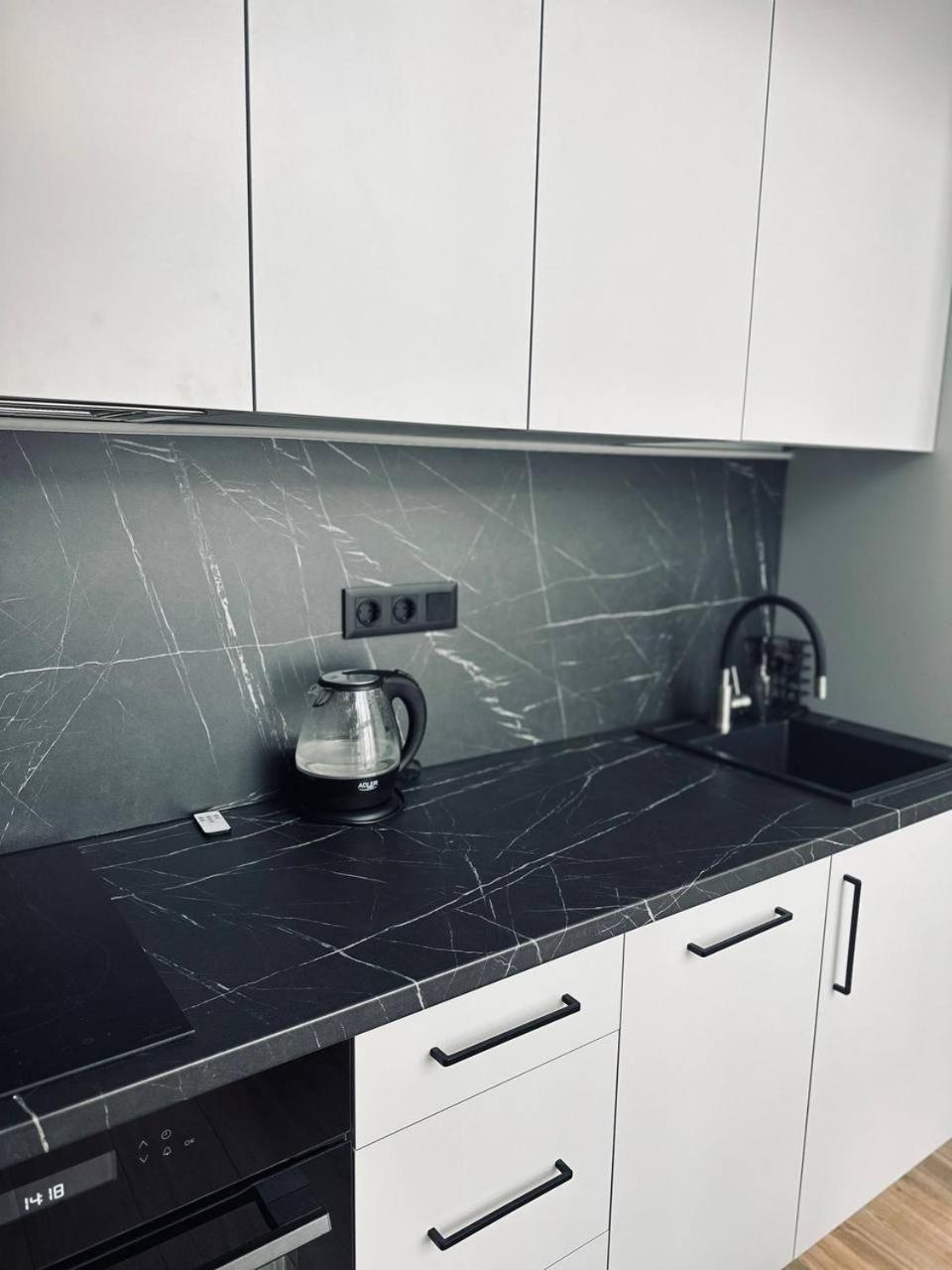 Sunny Loft 3 X 24x7 X Free Parking X Close To Old Town Appartement
